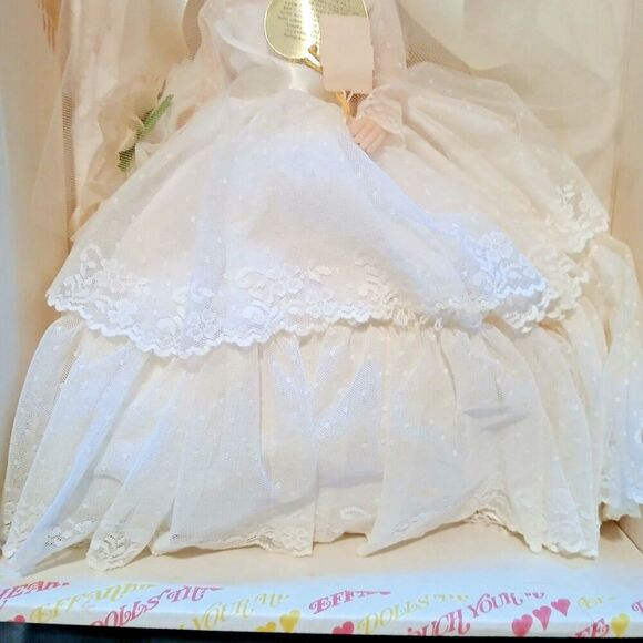 Vintage Effanbee Doll 15ins Tall the Bride. 1522 - Picture 4 of 11